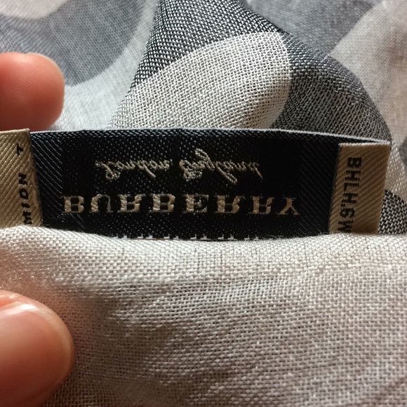 πHPπ Burberry Wool and Silk Scarf οΌPrice Firm - Picture 8 of 8